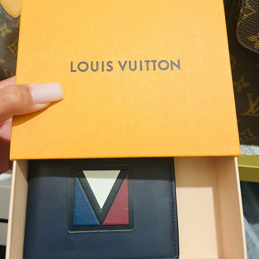 SOLD‼️Louis Vuitton men’s wallet